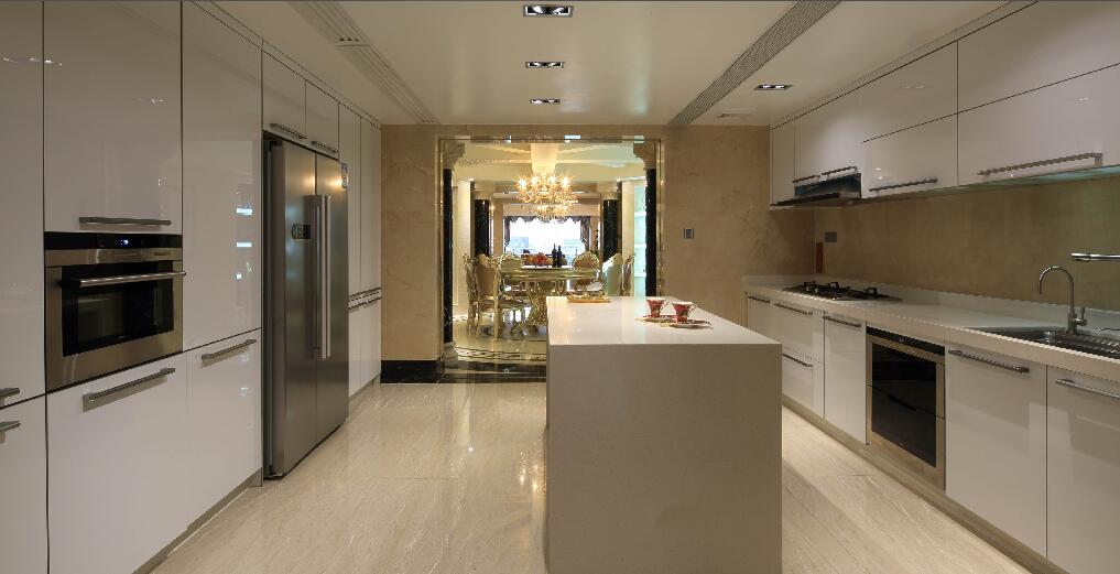 唐山新嘉园欧式大厨房一体式橱柜孔灯吊顶效果图